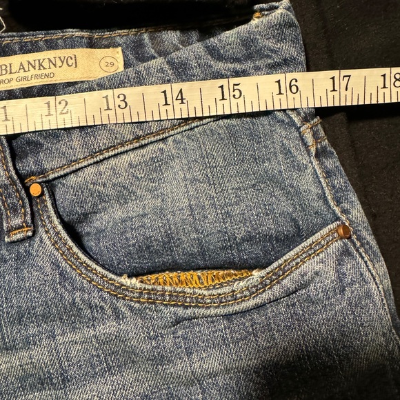 BlankNYC cropped girlfriend distressed jeans - Picture 5 of 6